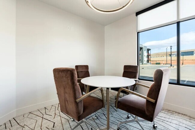 Building Photo - 5088 S Desert Color Pkwy
