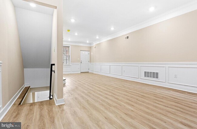 Building Photo - 806 S 56th St