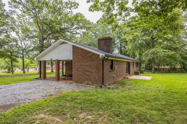 Building Photo - 580 Dixie Airport Rd