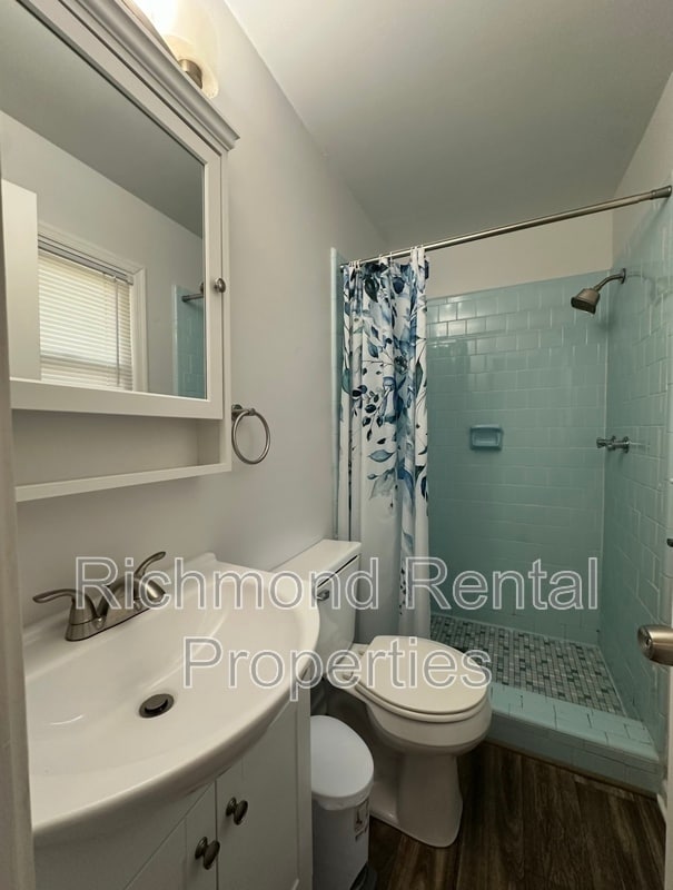 Building Photo - 229 Shadywood Dr