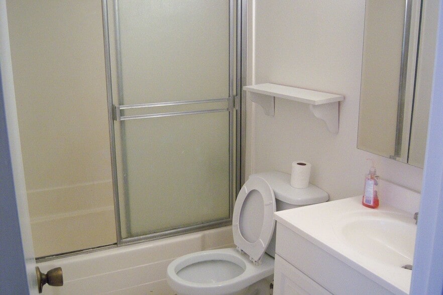 Building Photo - 3649 Glendon Ave