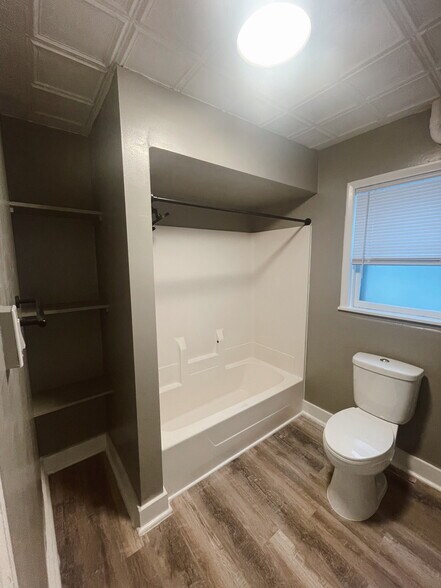 Building Photo - 1115 William St