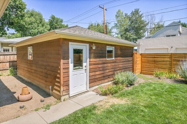 Building Photo - ONE block to OBSERVATORY PARK! great DU lo...
