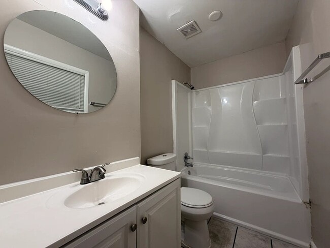 Building Photo - 3 bed 2 bath in Decatur!