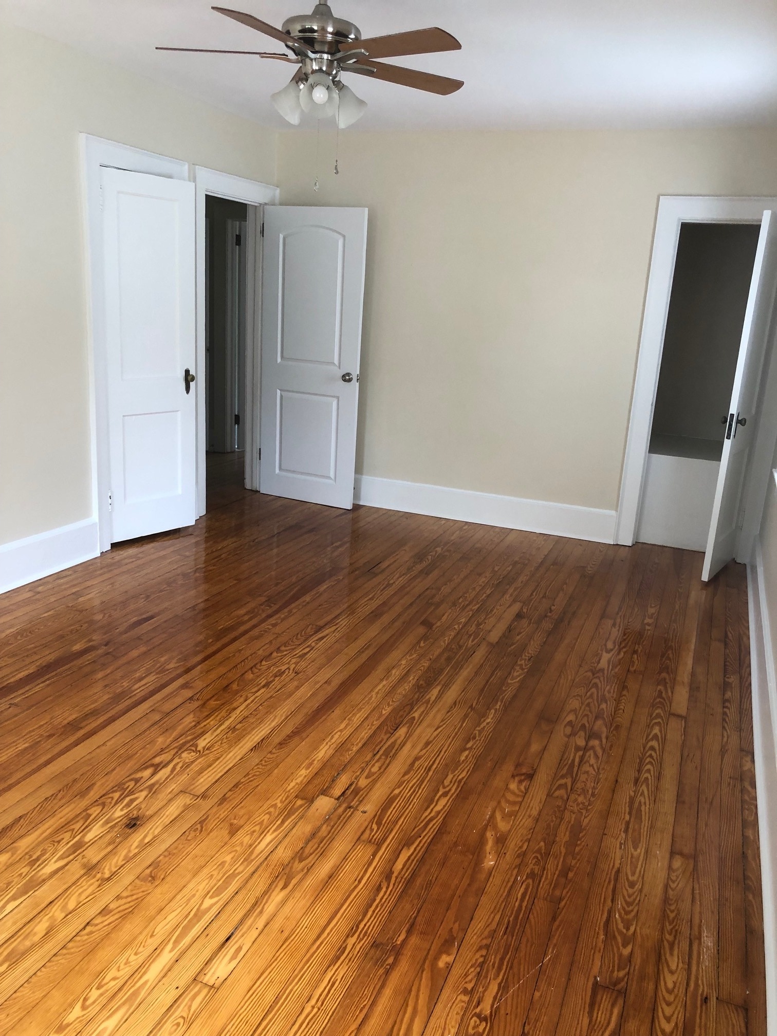 master bedroom - 130 Kenwood Ave