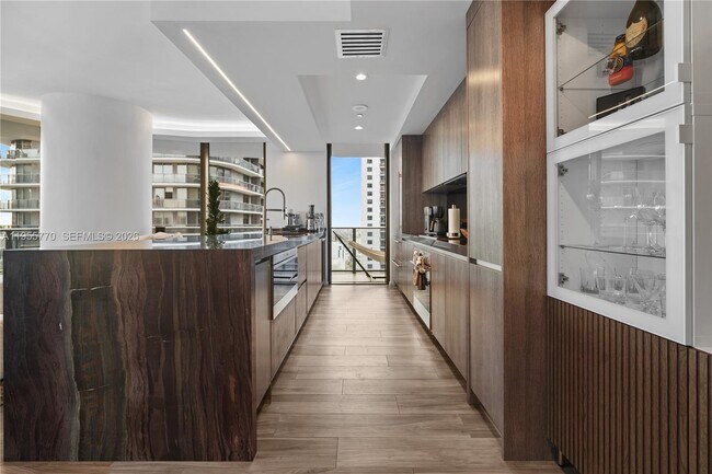 Building Photo - 801 S Miami Ave