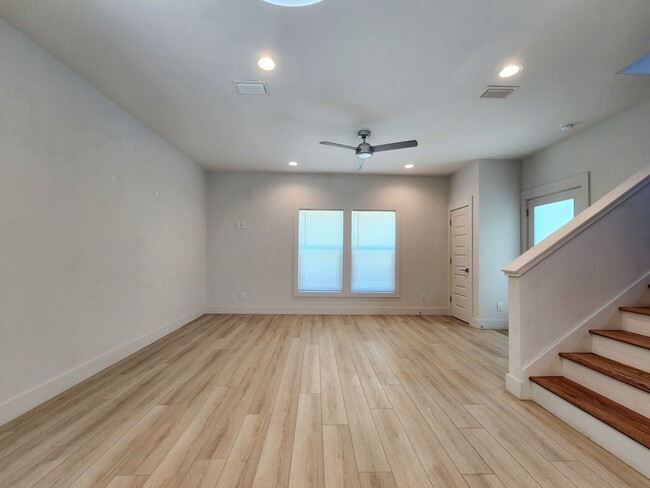 Building Photo - Gulf Shores 3/2.5 cottage