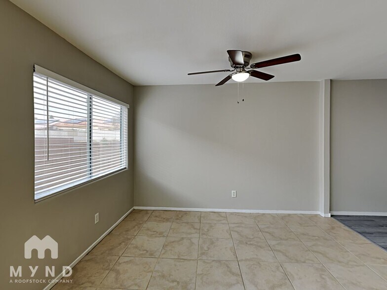 Building Photo - 3379 Dragon Fly St
