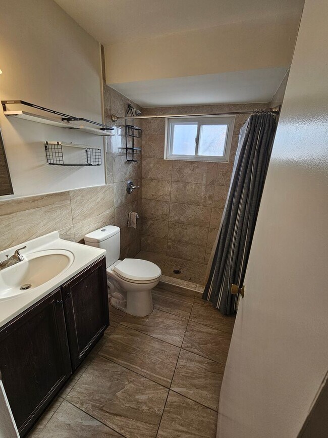 Building Photo - Come see your new home!