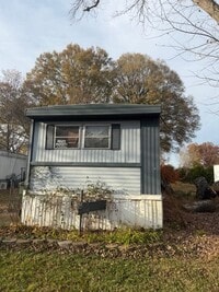 Building Photo - 1930 Kool Park Rd NE