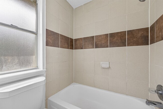 Building Photo - 2310 Woodwind Dr