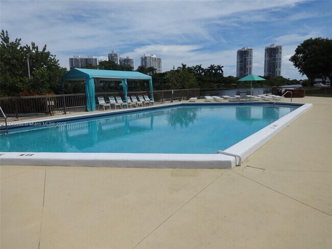 Building Photo - 3475 N Country Club Dr