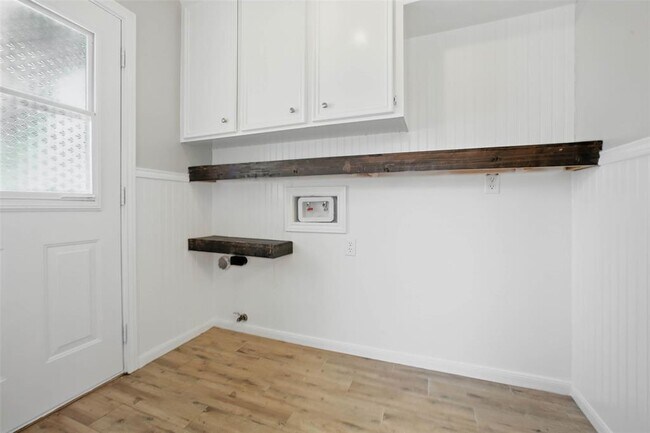 Building Photo - 1302 Dominion Dr