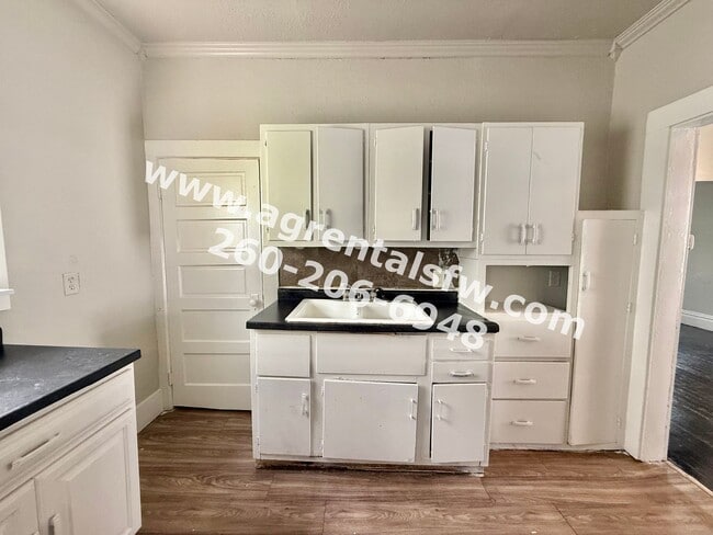 Building Photo - 4 Bedroom Home - Section 8 OK!