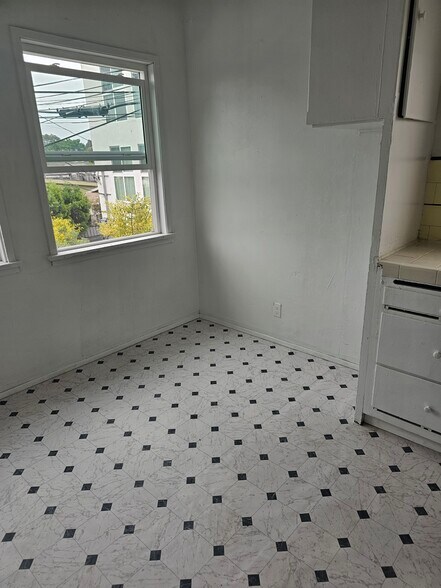 Kitchen - 2305 Hauser Blvd