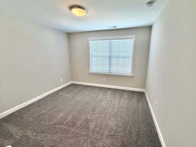 Building Photo - 430 Azalea Dr