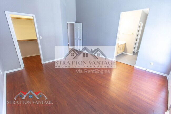 Building Photo - 1015 E Brentrup Dr