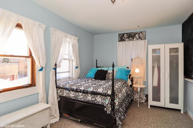 Building Photo - 2113 W Cuyler Ave