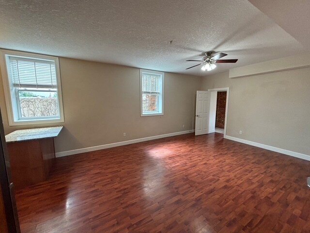 Building Photo - 135 E Prairie Ave