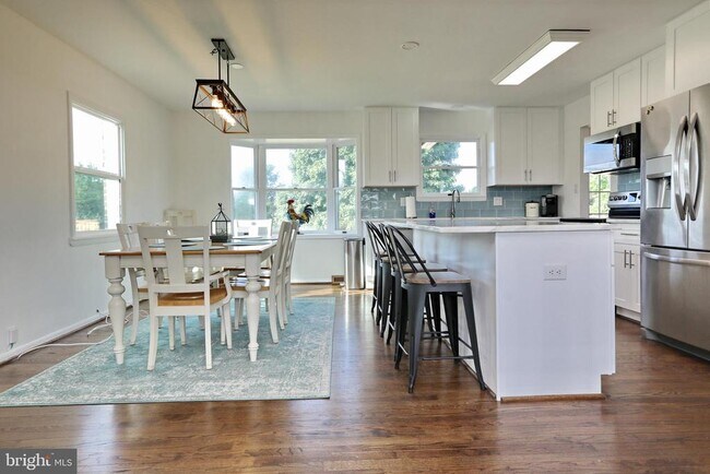 Building Photo - 8530 Wedding Dr
