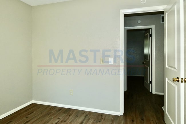 Building Photo - 5765 Steffens Ave
