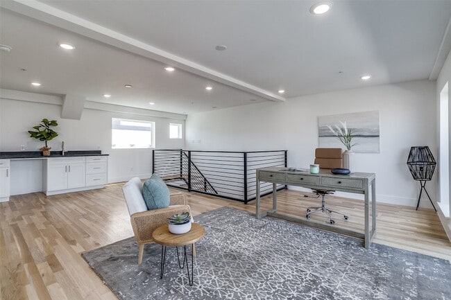 Building Photo - 4701 San Jacinto St