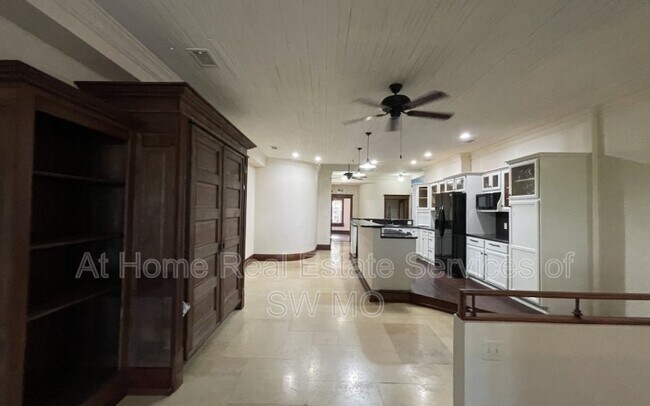 Building Photo - 109 Park Central Square