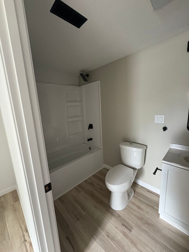 Building Photo - Newly Remodeled Charming 3bd2br Home!!