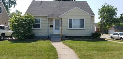 Building Photo - A Charming 3 Bedroom Bungalow, Hardwood Floors, Fenced in Backyard