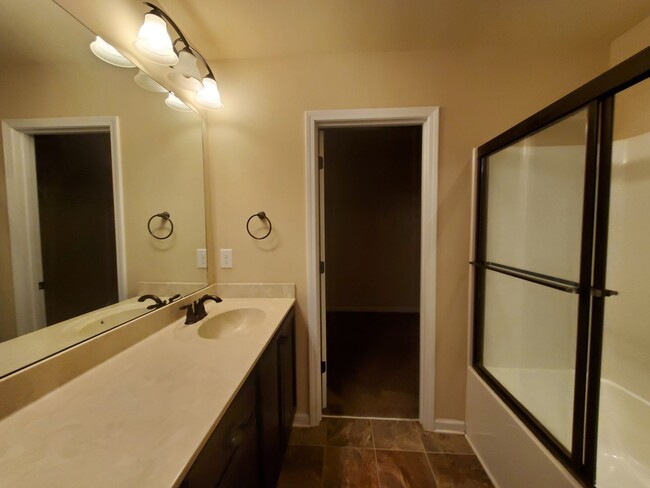 Building Photo - 821 Bellingham Way