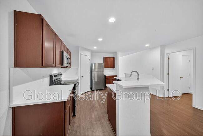 Building Photo - 7139 Quarter Moon