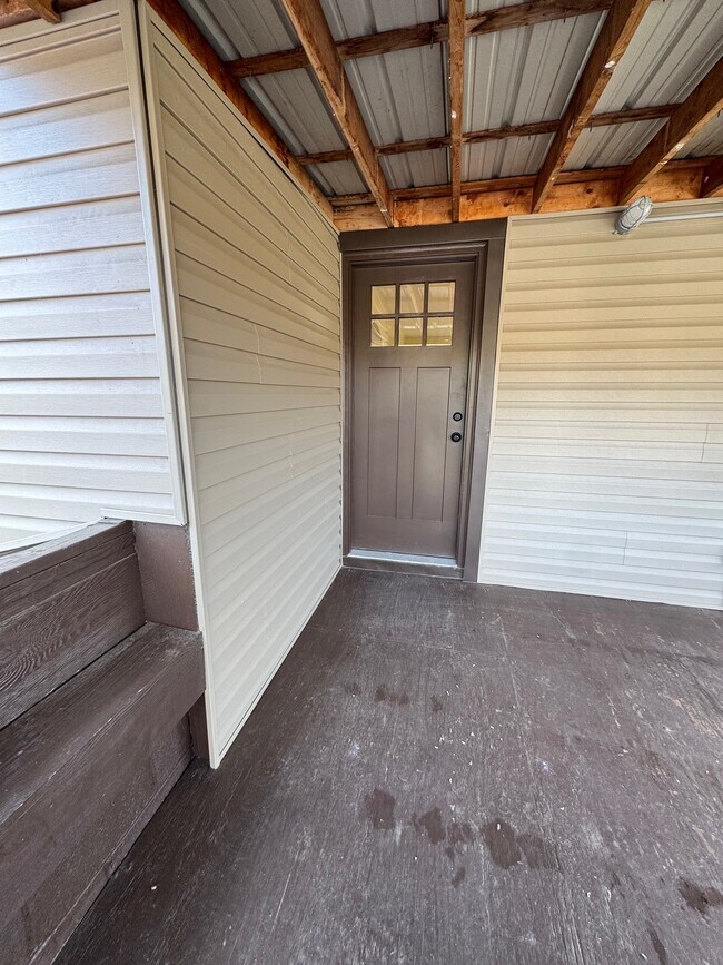 Building Photo - 702 Peer St