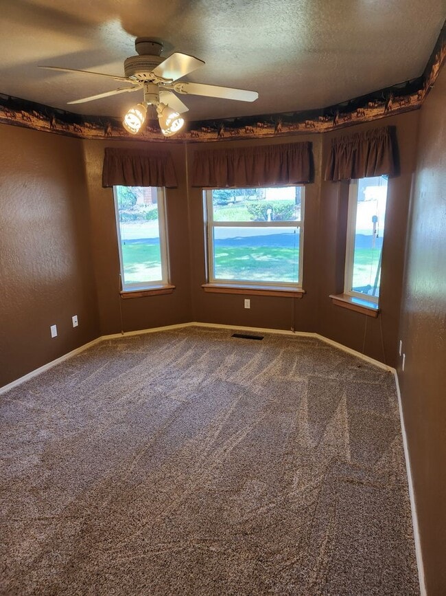 Building Photo - Spacious Country Club Home | 2,900+ Sq Ft | A/C | 3-Car Garage