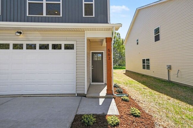Building Photo - Brand New 4BD/2.5BA Home in Mooresville!