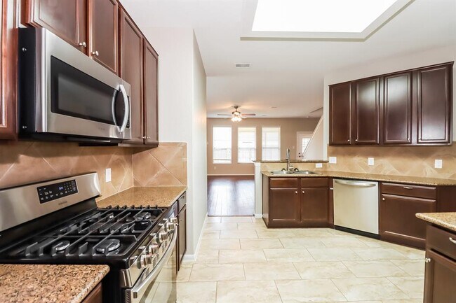 Building Photo - 15118 Sycamore Leaf Ln