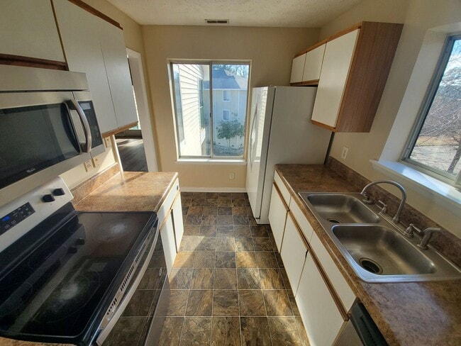 Building Photo - 3374 Galleria Dr