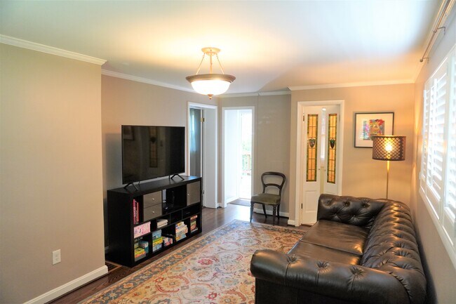 Family Room w/ full bath - 215 Crestmoor Cir