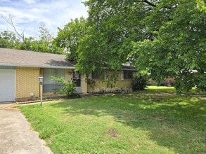Building Photo - 1105 Willard