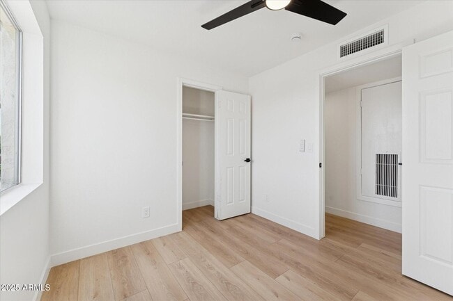 Building Photo - 9554 E Dallas St