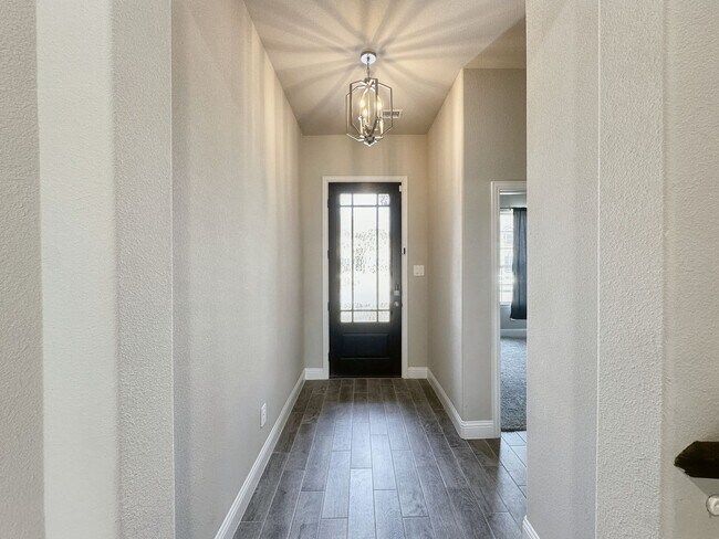 Building Photo - Gorgeous 4-Bedroom Home in Woodbridge Esta...