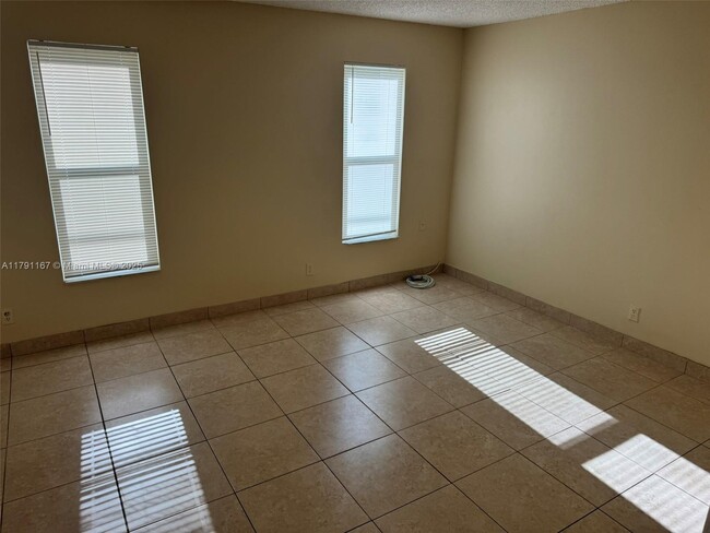 Building Photo - 312 N 62nd Ave