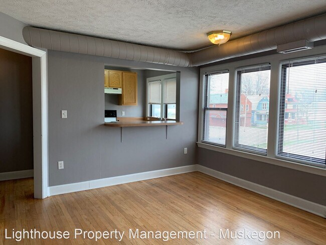 Building Photo - 1115 3rd St