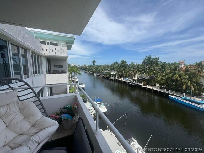 Building Photo - 180 Isle of Venice Dr