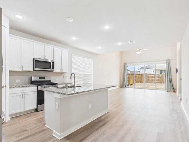 Building Photo - Beautiful Bar W Ranch Home – Hill Country Charm with Modern Comforts