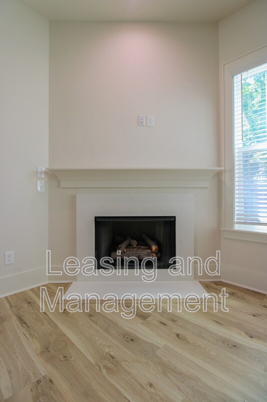 Building Photo - 3633 Happyland Blvd