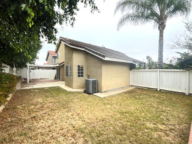 Building Photo - 3 bed, 2.5 bath located in Corona, CA!