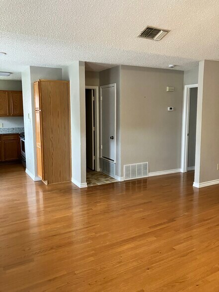 Living room - 2083 Rodeo Ct