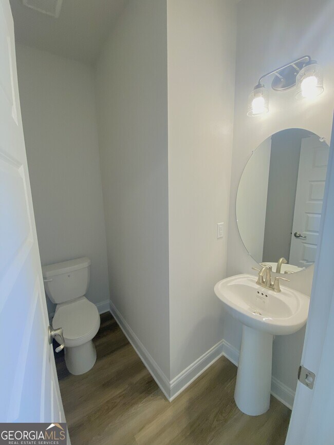 Building Photo - 210 Laney Dr