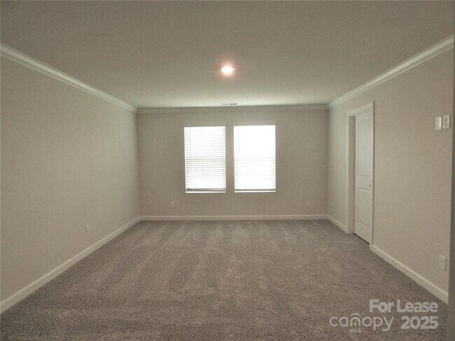 Building Photo - 1057 Red Apple St