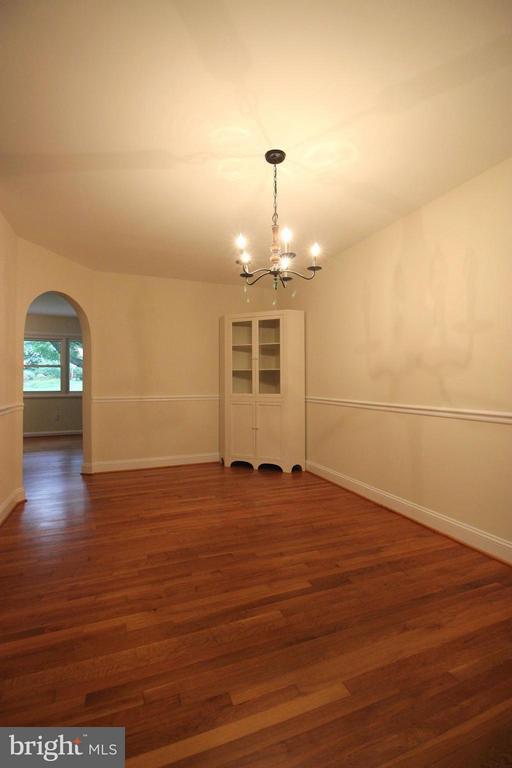 Building Photo - 907 Hillcrest Dr SW